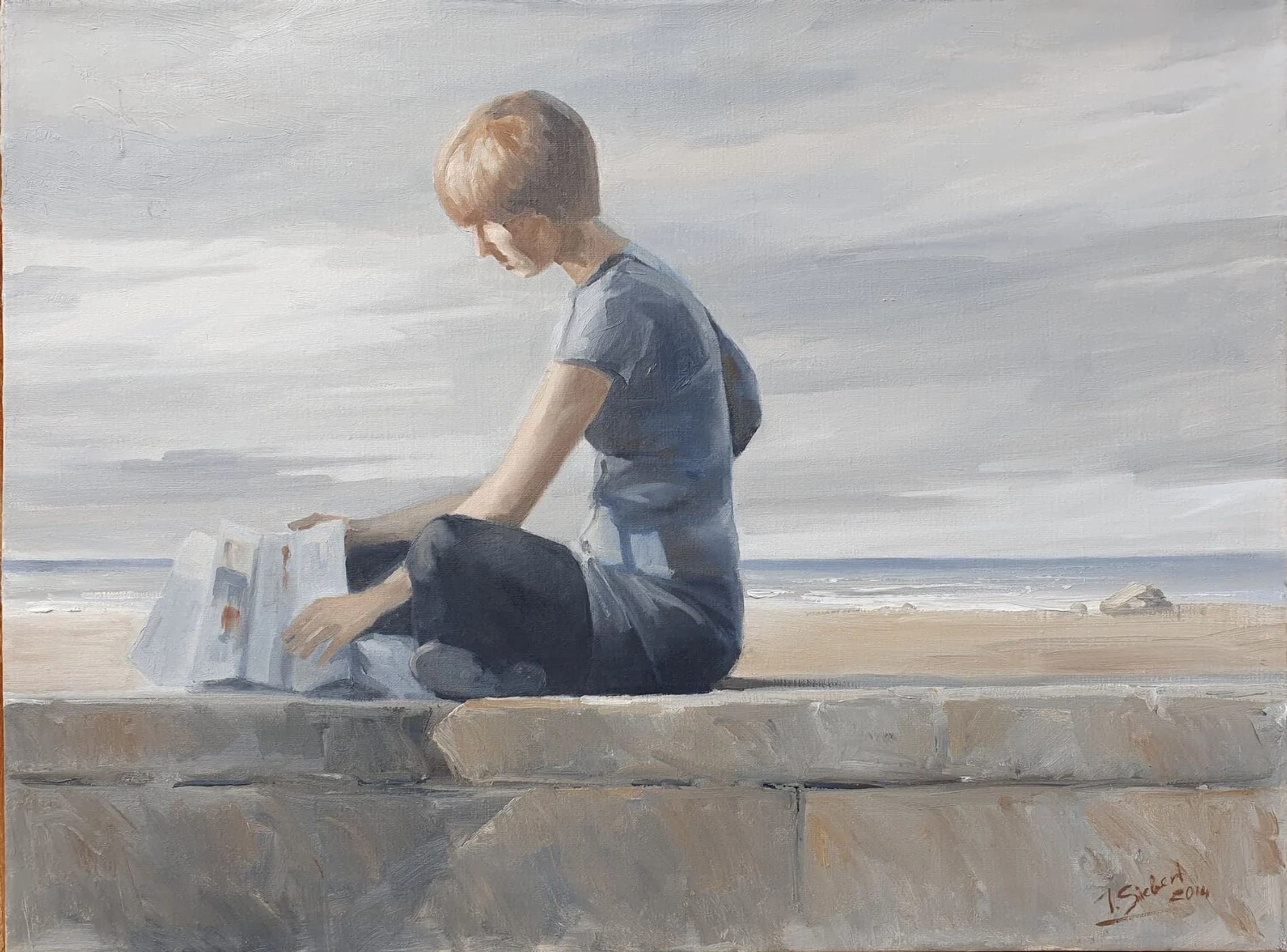 Lesendes Mädchen am Strand
